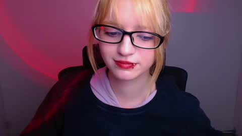 Snapshot of syfer_loon chatting on 11.27.25 Syfer online show from 11.27.25