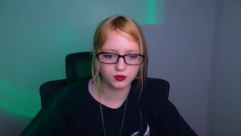 Snapshot of syfer_loon chatting on 11.28.25 Syfer online show from 11.28.25