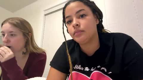 Snapshot of t_princess_t chatting on 12.16.24 t_princess_t online show from 12.16.24