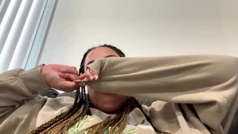 Snapshot of t_princess_t chatting on 12.17.24 t_princess_t online show from 12.17.24