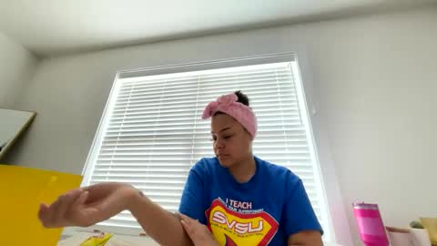 Snapshot of t_princess_t chatting on 02.05.25 t_princess_t online show from 02.05.25