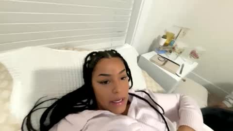 Snapshot of t_princess_t chatting on 02.13.25 t_princess_t online show from 02.13.25