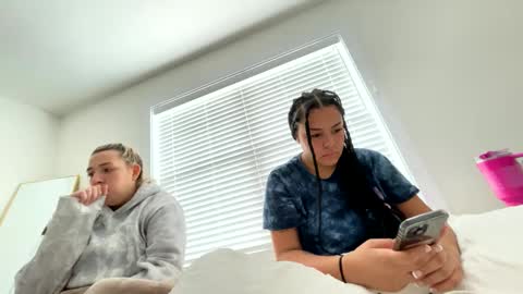 Snapshot of t_princess_t chatting on 02.14.25 t_princess_t online show from 02.14.25