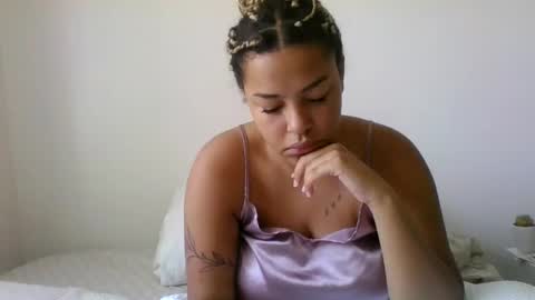 Snapshot of t_princess_t chatting on 09.17.25 t_princess_t online show from 09.17.25