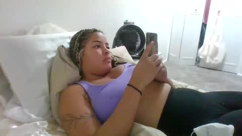 Snapshot of t_princess_t chatting on 09.25.25 t_princess_t online show from 09.25.25