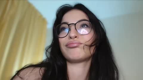 Snapshot of taachick chatting on 02.05.25 T A A H I R A online show from 02.05.25