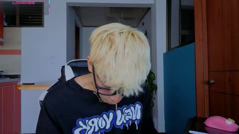 Snapshot of taichi_bluy chatting on 02.10.26 taichi online show from 02.10.26