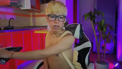 Snapshot of taichi_bluy chatting on 02.13.26 taichi online show from 02.13.26