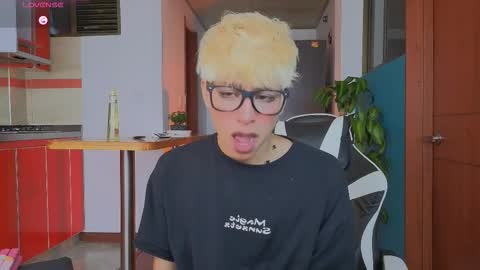 Snapshot of taichi_bluy chatting on 02.15.26 taichi online show from 02.15.26