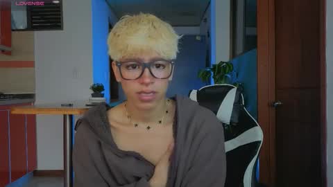 Snapshot of taichi_bluy chatting on 02.16.26 taichi online show from 02.16.26