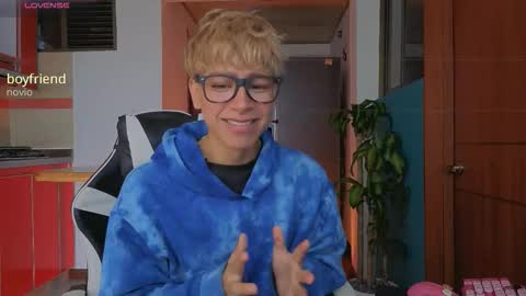 Snapshot of taichi_bluy chatting on 02.18.26 taichi online show from 02.18.26