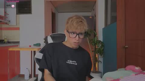 Snapshot of taichi_bluy chatting on 02.19.26 taichi online show from 02.19.26