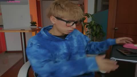 Snapshot of taichi_bluy chatting on 02.22.26 taichi online show from 02.22.26