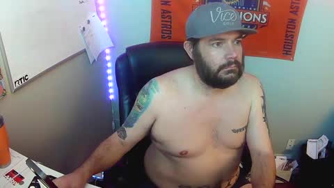 Snapshot of taintnuzzler_13 chatting on 02.11.25 TaintNuzzler online show from 02.11.25