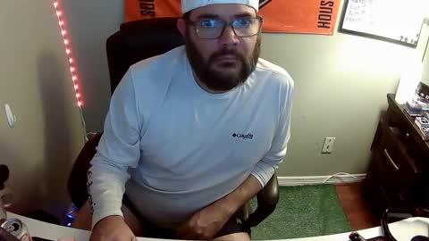 Snapshot of taintnuzzler_13 chatting on 09.14.25 TaintNuzzler online show from 09.14.25