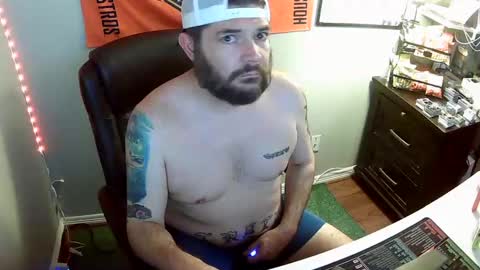 Snapshot of taintnuzzler_13 chatting on 09.16.25 TaintNuzzler online show from 09.16.25