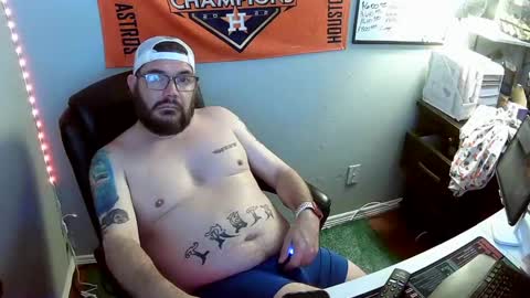 Snapshot of taintnuzzler_13 chatting on 10.04.25 TaintNuzzler online show from 10.04.25