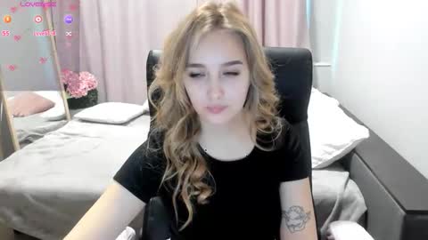 Snapshot of taisia_hot chatting on 02.25.26 Taisia online show from 02.25.26