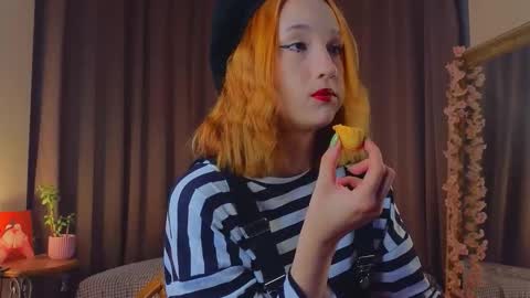 Snapshot of taiteedgington chatting on 11.08.25 im Lally online show from 11.08.25