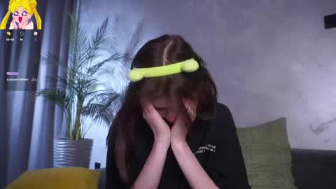 Mia online show from 04.15.26