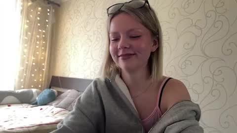 Mia online show from 05.04.26
