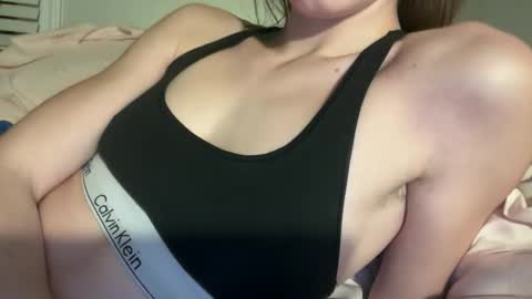 Snapshot of tallandsexyyy chatting on 03.17.26 tallandsexyyy online show from 03.17.26