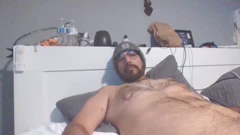 Snapshot of talllatino310 chatting on 04.22.26 talllatino310 online show from 04.22.26
