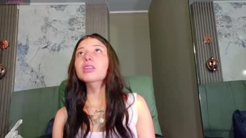 Snapshot of tamara_aa chatting on 11.04.25 Tamara online show from 11.04.25