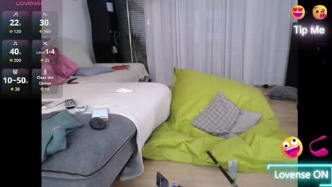 Snapshot of tambien chatting on 11.24.25 tambien online show from 11.24.25