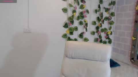Snapshot of taniadevil_69 chatting on 10.23.25 Tania online show from 10.23.25