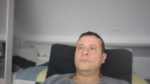 Snapshot of tanitog chatting on 12.29.24 Tanitog online show from 12.29.24