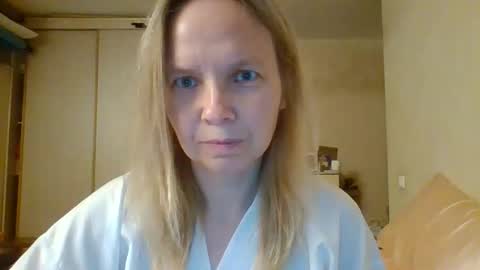 Snapshot of tanystar chatting on 12.01.25 tanystar online show from 12.01.25