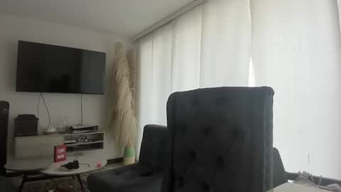 Snapshot of tara__ chatting on 10.09.25 tara__ online show from 10.09.25