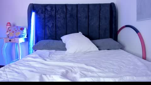 Snapshot of tara__ chatting on 11.04.25 tara__ online show from 11.04.25