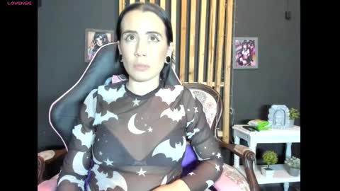 Snapshot of tara_joi chatting on 01.11.25 Tara online show from 01.11.25