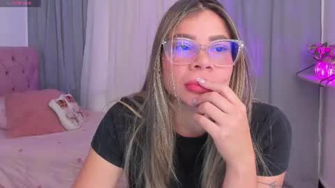 Snapshot of taragreyt_ chatting on 07.29.26 taragreyt_ online show from 07.29.26