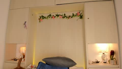  T A R A  online show from 04.05.26