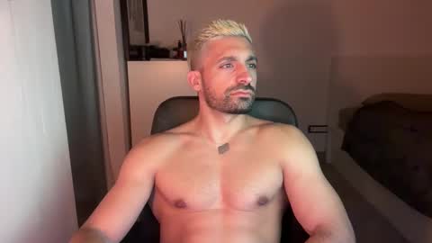 Snapshot of tarquit8 chatting on 09.11.25 tarquit8 online show from 09.11.25