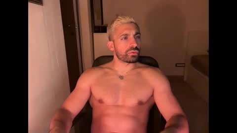 Snapshot of tarquit8 chatting on 09.15.25 tarquit8 online show from 09.15.25