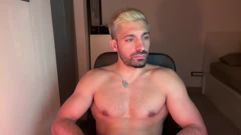 Snapshot of tarquit8 chatting on 09.18.25 tarquit8 online show from 09.18.25