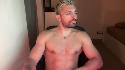 Snapshot of tarquit8 chatting on 09.26.25 tarquit8 online show from 09.26.25