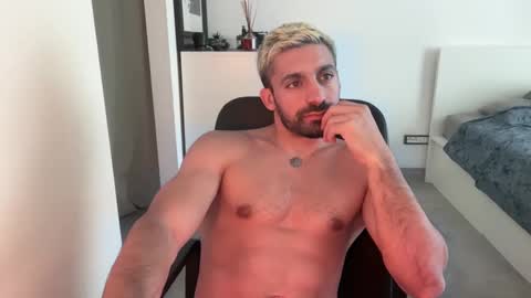 Snapshot of tarquit8 chatting on 09.28.25 tarquit8 online show from 09.28.25