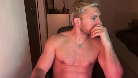 Snapshot of tarquit8 chatting on 09.29.25 tarquit8 online show from 09.29.25