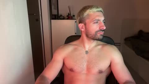 Snapshot of tarquit8 chatting on 09.30.25 tarquit8 online show from 09.30.25