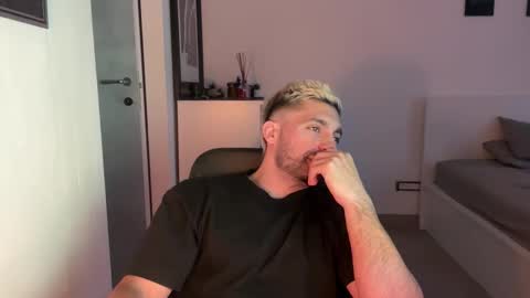 Snapshot of tarquit8 chatting on 10.05.25 tarquit8 online show from 10.05.25