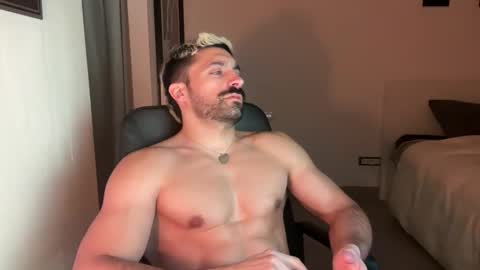 Snapshot of tarquit8 chatting on 11.23.25 tarquit8 online show from 11.23.25