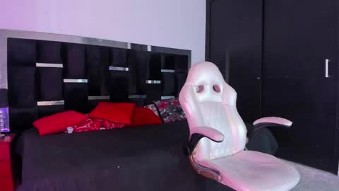 Snapshot of tashasant chatting on 11.14.25 tashasant online show from 11.14.25