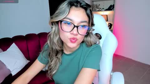 Snapshot of tatiana_mendoza chatting on 10.15.25 tatiana_mendoza online show from 10.15.25