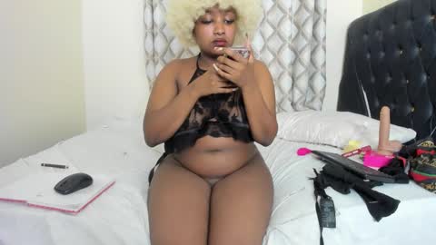 Snapshot of tatiana_storm chatting on 02.15.26 tatiana_storm online show from 02.15.26