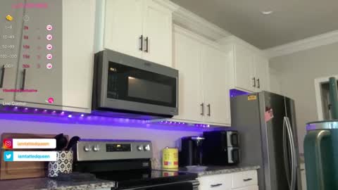 Snapshot of tatted_vixen chatting on 09.12.25 Tatted Queen online show from 09.12.25